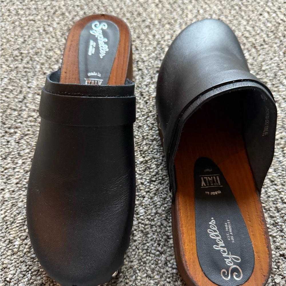 Seychelles Black Leather Slip-On Clogs